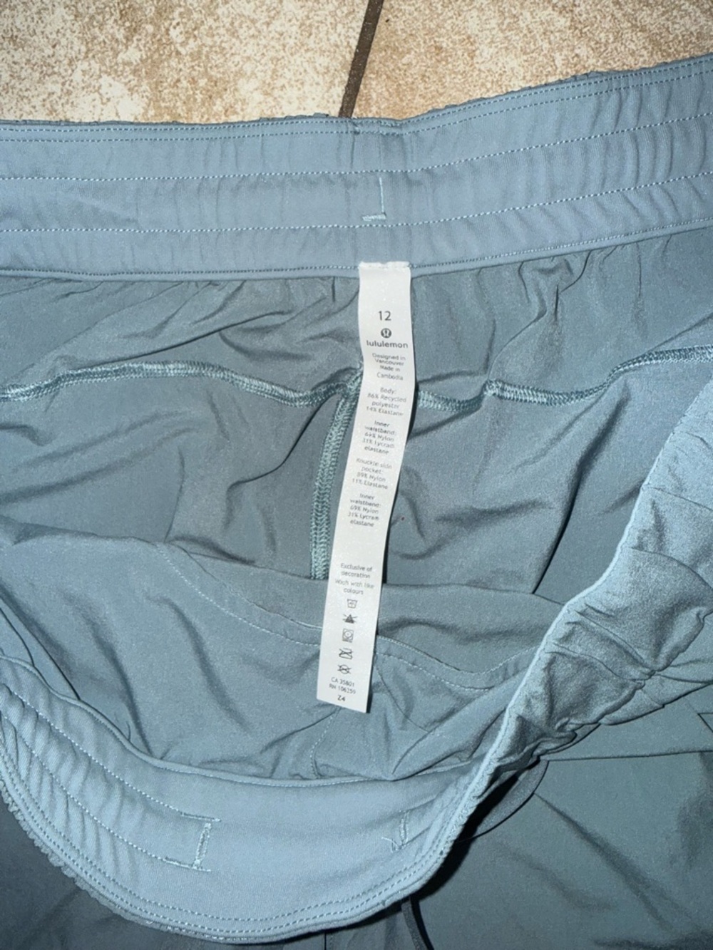 Lululemon Stroll at Sundown Short 3"
Blue Cast sz 12 - Picture 5 of 6